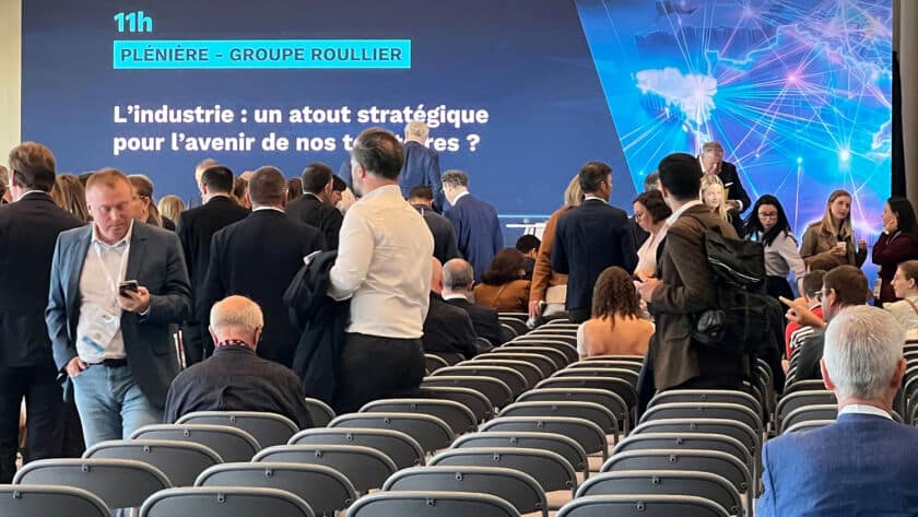 Participants avant une plénière sur l’industrie au Forum Economique Breton 2026 à Saint-Malo